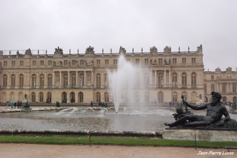 121014_2045_versailles.jpg